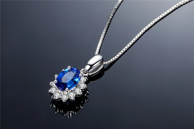 佐卡伊珠宝 白18K金0.7克拉蓝宝石定制钻石项链的艺术魅力