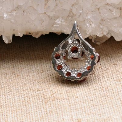 东海县盛饰珠宝 宝石级纯天然石榴石包银边挂坠的魅力与价值